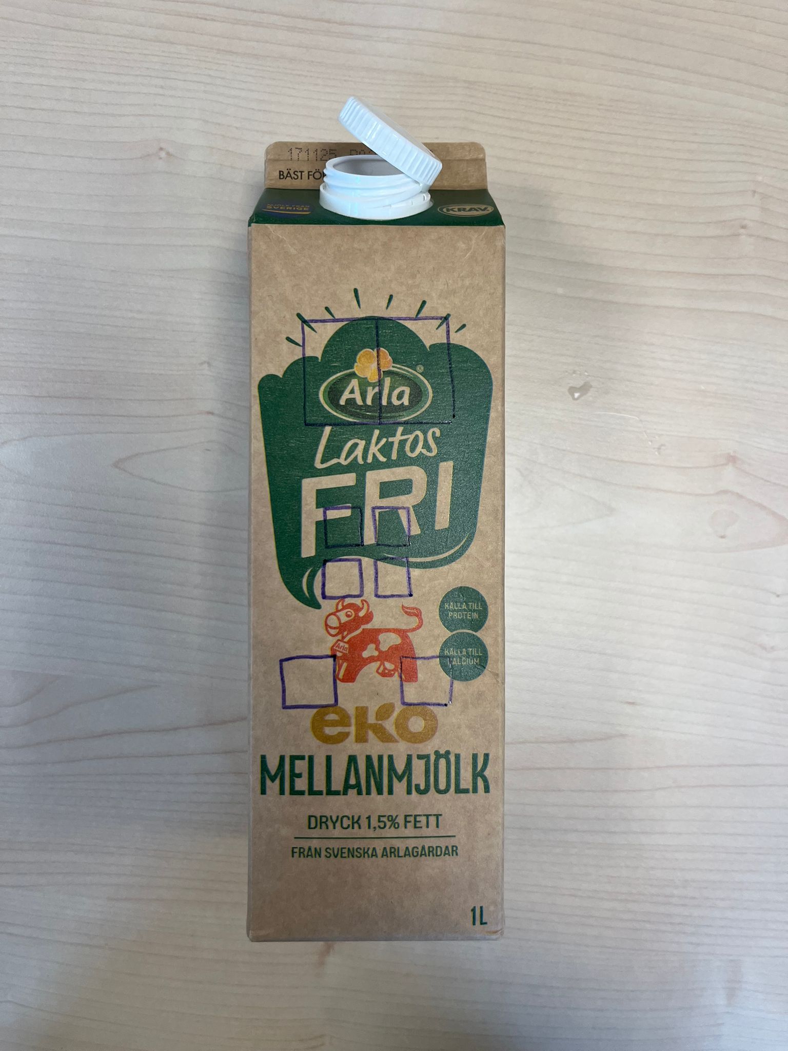 Klipp med sax eller använd rakbladskniv för att skära upp luckor!